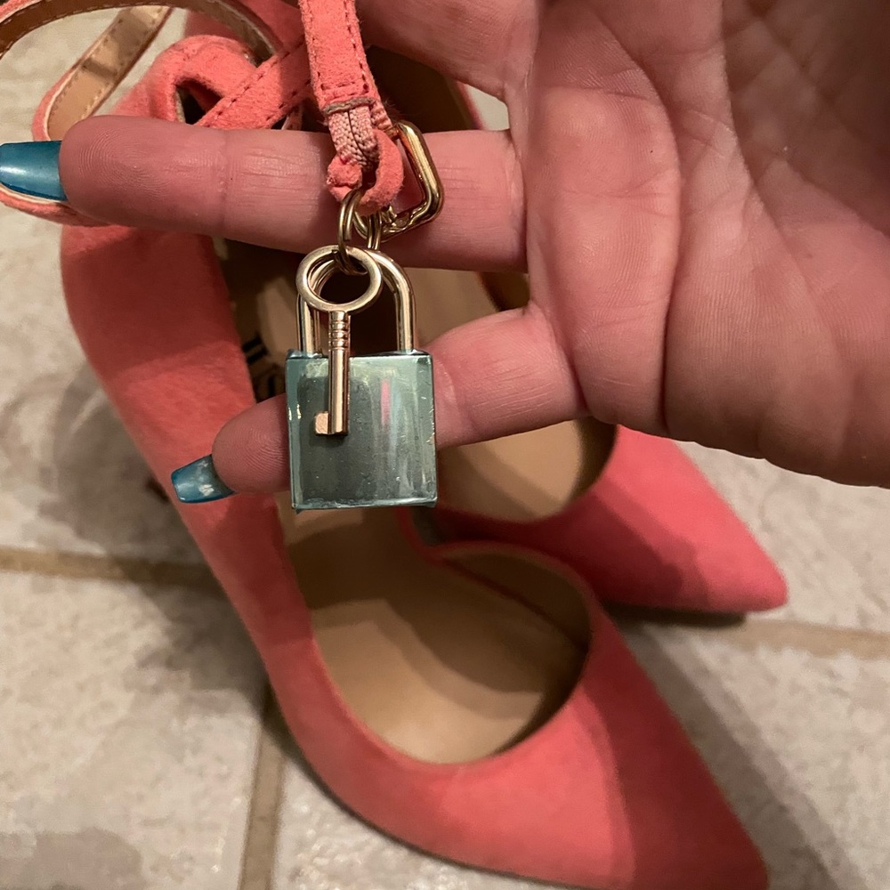 Cute peach heels - Picture 2 of 3